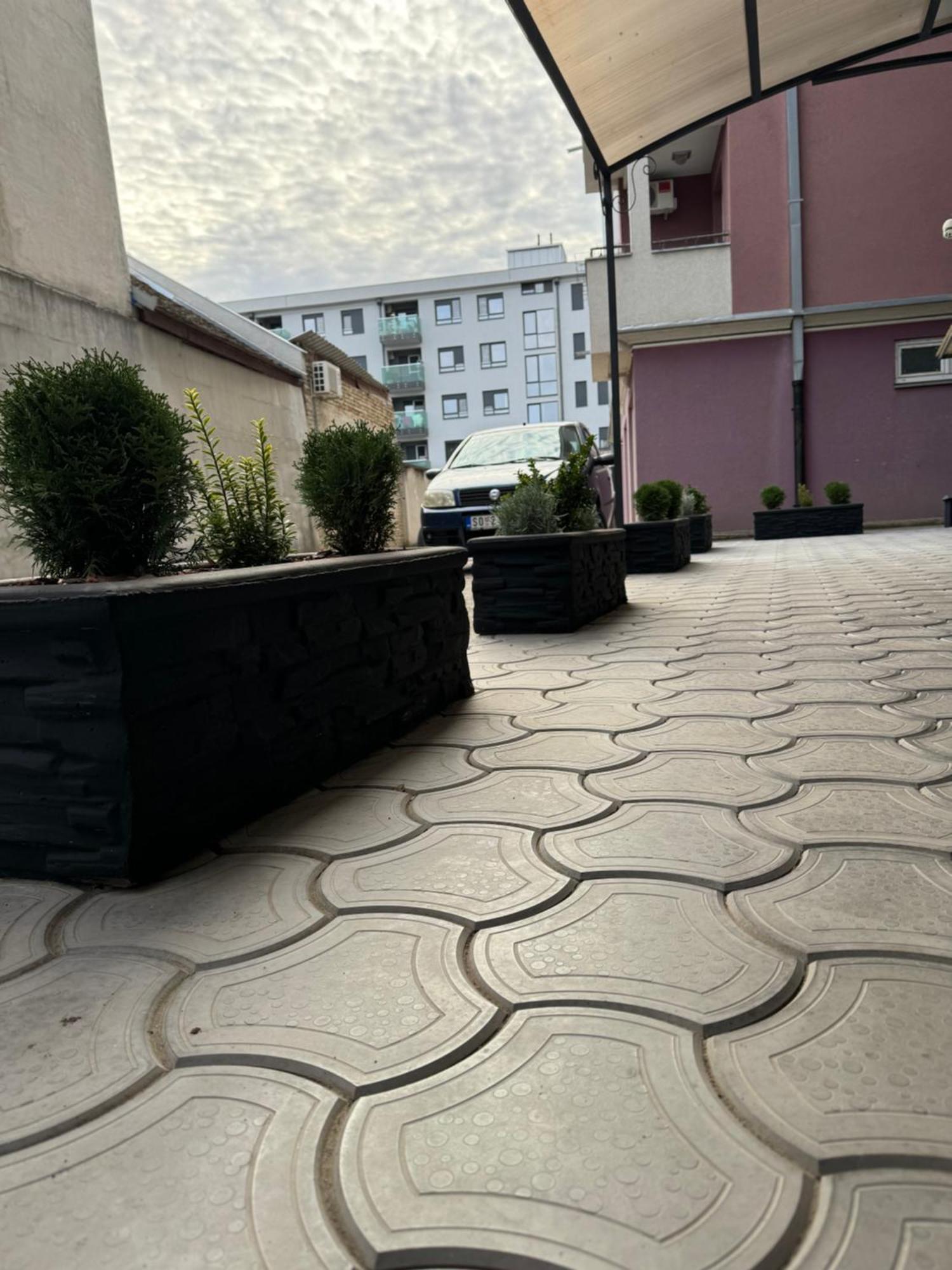 Apartments Tema Sombor Eksteriør billede